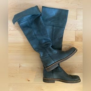 Roots leather pull-on boots.